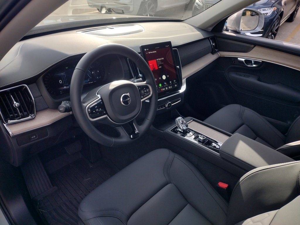 New 2026 Volvo XC90 B6 Plus w/ Protection Package Premier image 9