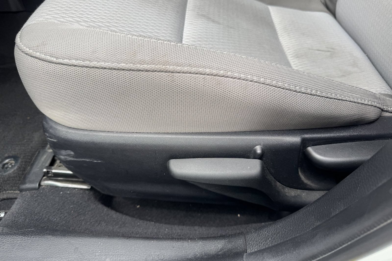 Used 2019 Toyota Corolla LE w/ Carpet Mat Package (TMS) FWD image 14