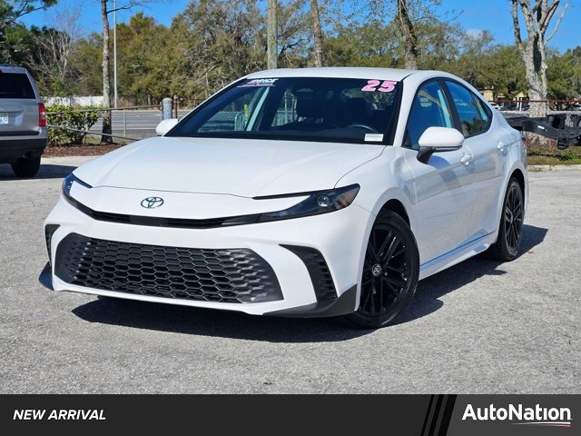 Used 2025 Toyota Camry SE w/ Convenience Package image 1