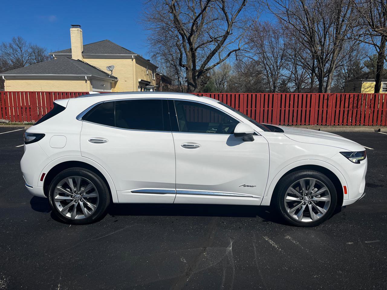 Used 2022 Buick Envision Avenir w/ Safety Package image 2