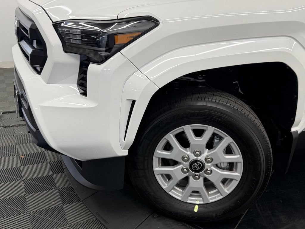 Used 2026 Toyota Tacoma SR5 AWD/4WD image 5