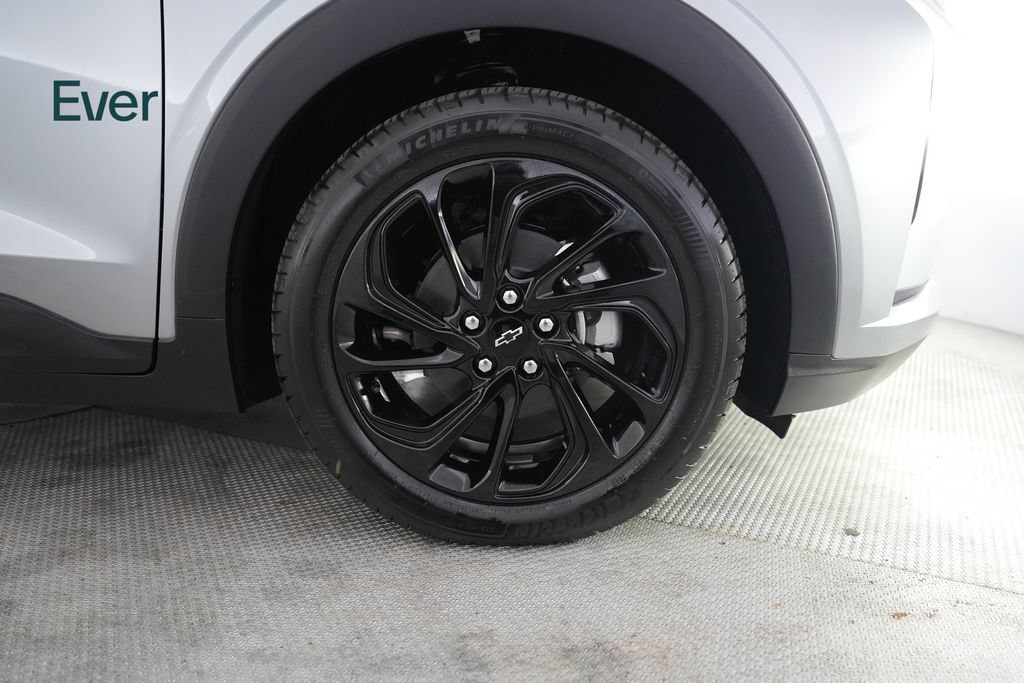 Used 2027 Chevrolet Bolt RS w/ Technology Package FWD image 20