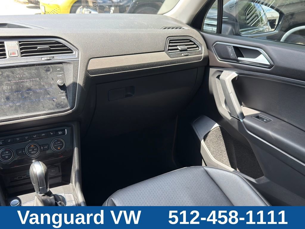Used 2018 Volkswagen Tiguan SE w/ Panoramic Sunroof Package FWD image 23