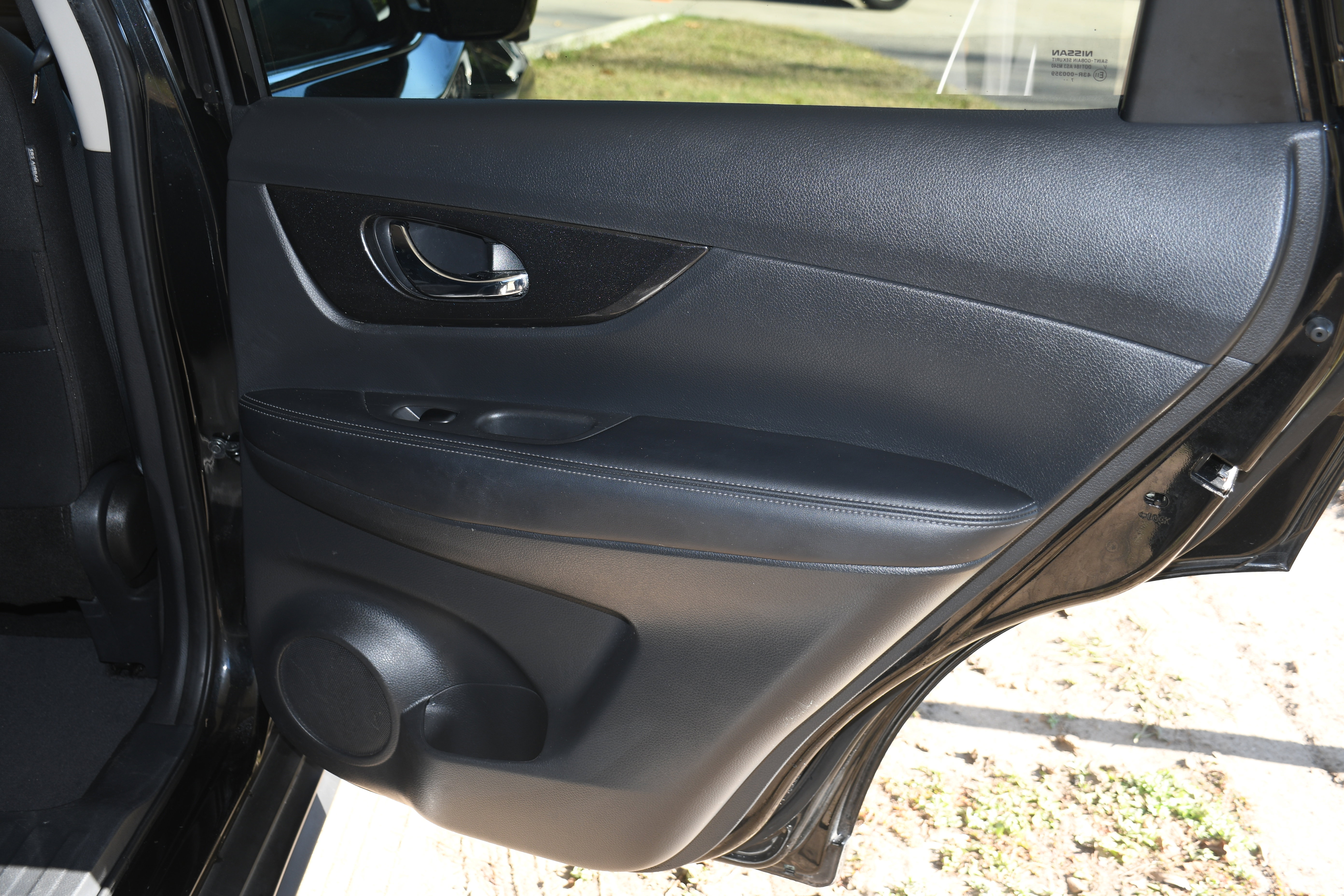 Used 2018 Nissan Rogue SV w/ Premium Package image 20