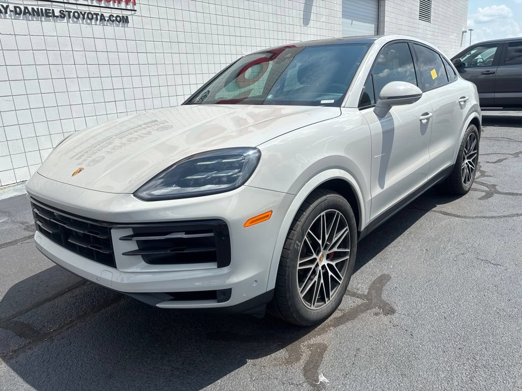 Used 2024 Porsche Cayenne S AWD/4WD image 1