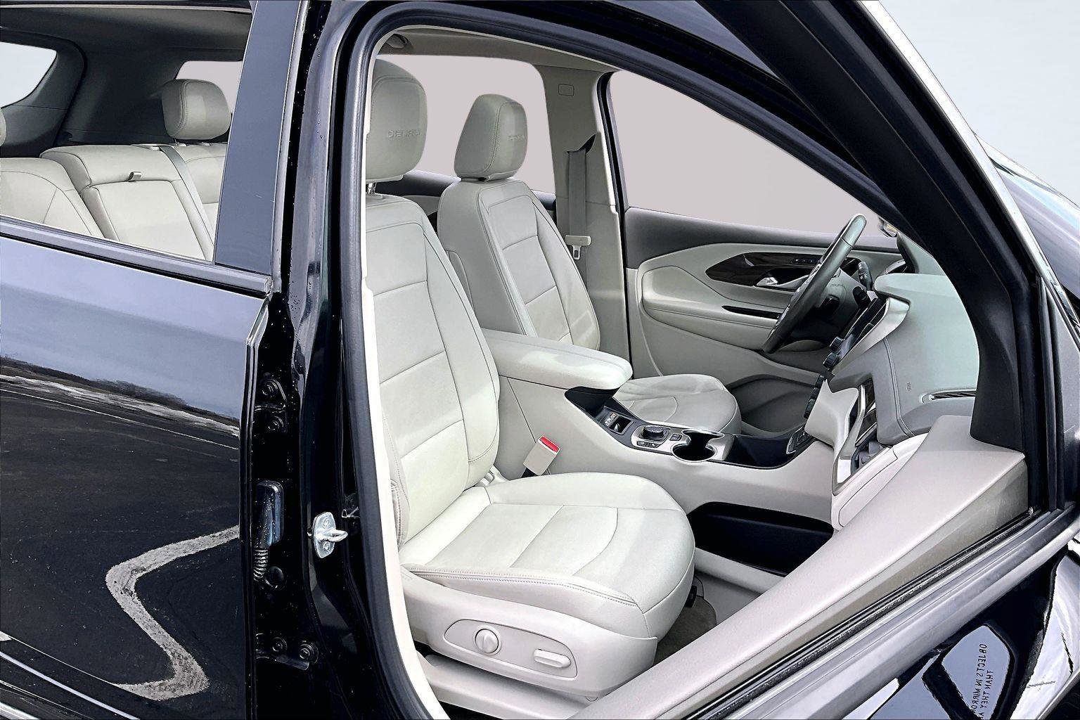 Used 2020 GMC Terrain Denali w/ Denali Premium Package AWD/4WD image 8