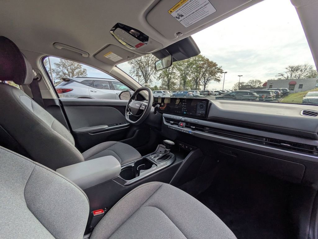 Used 2025 Kia K4 LXS image 30