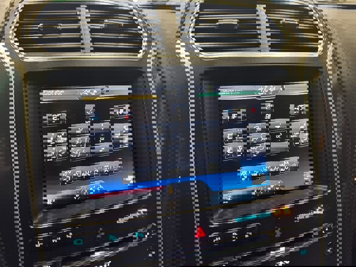 Used 2016 Ford Explorer Platinum image 26