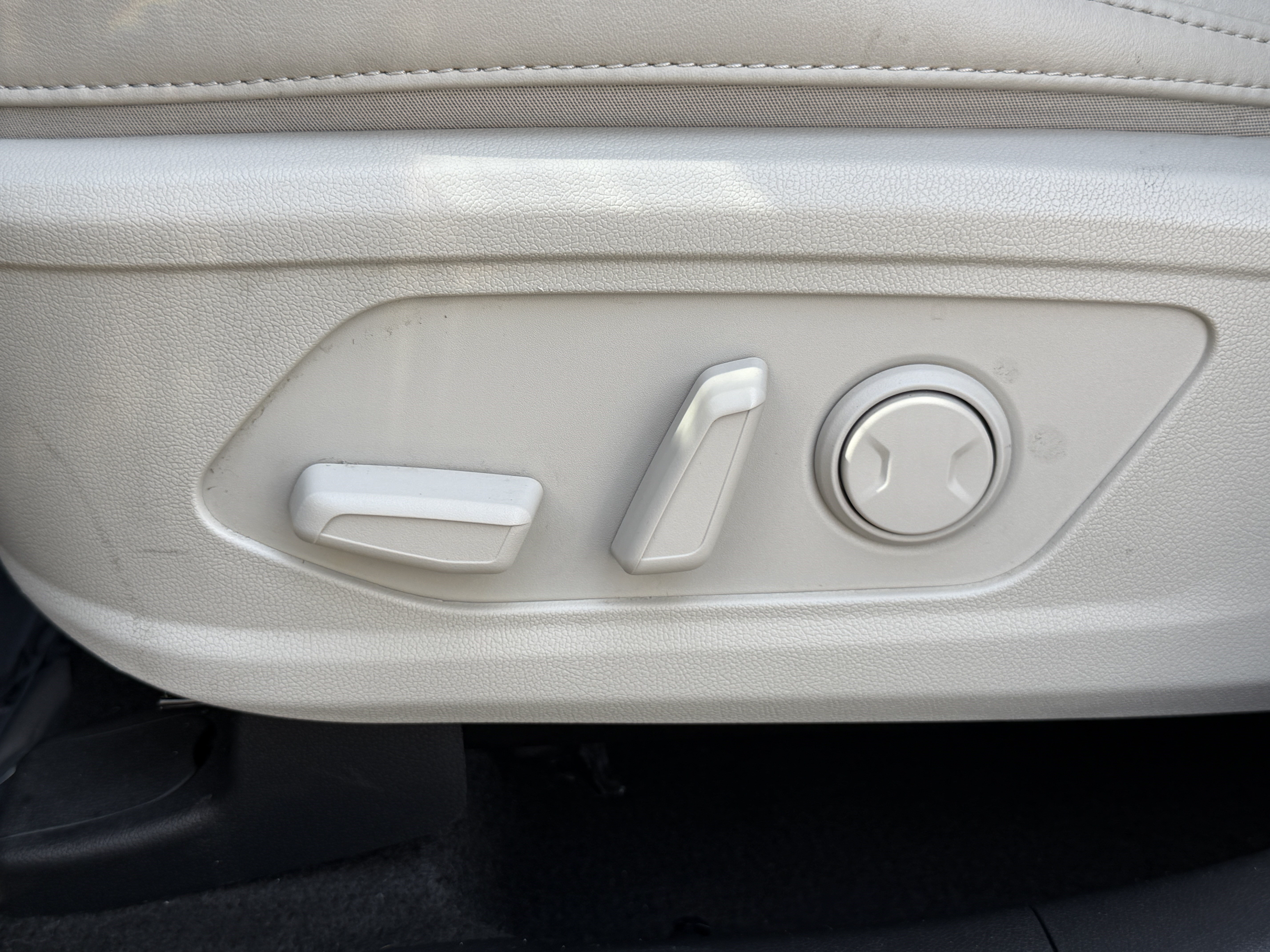 Certified 2023 Kia Sorento EX FWD image 16