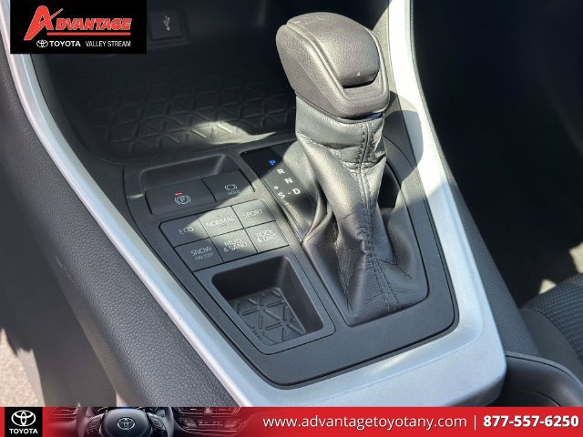 Used 2021 Toyota RAV4 LE AWD/4WD image 35