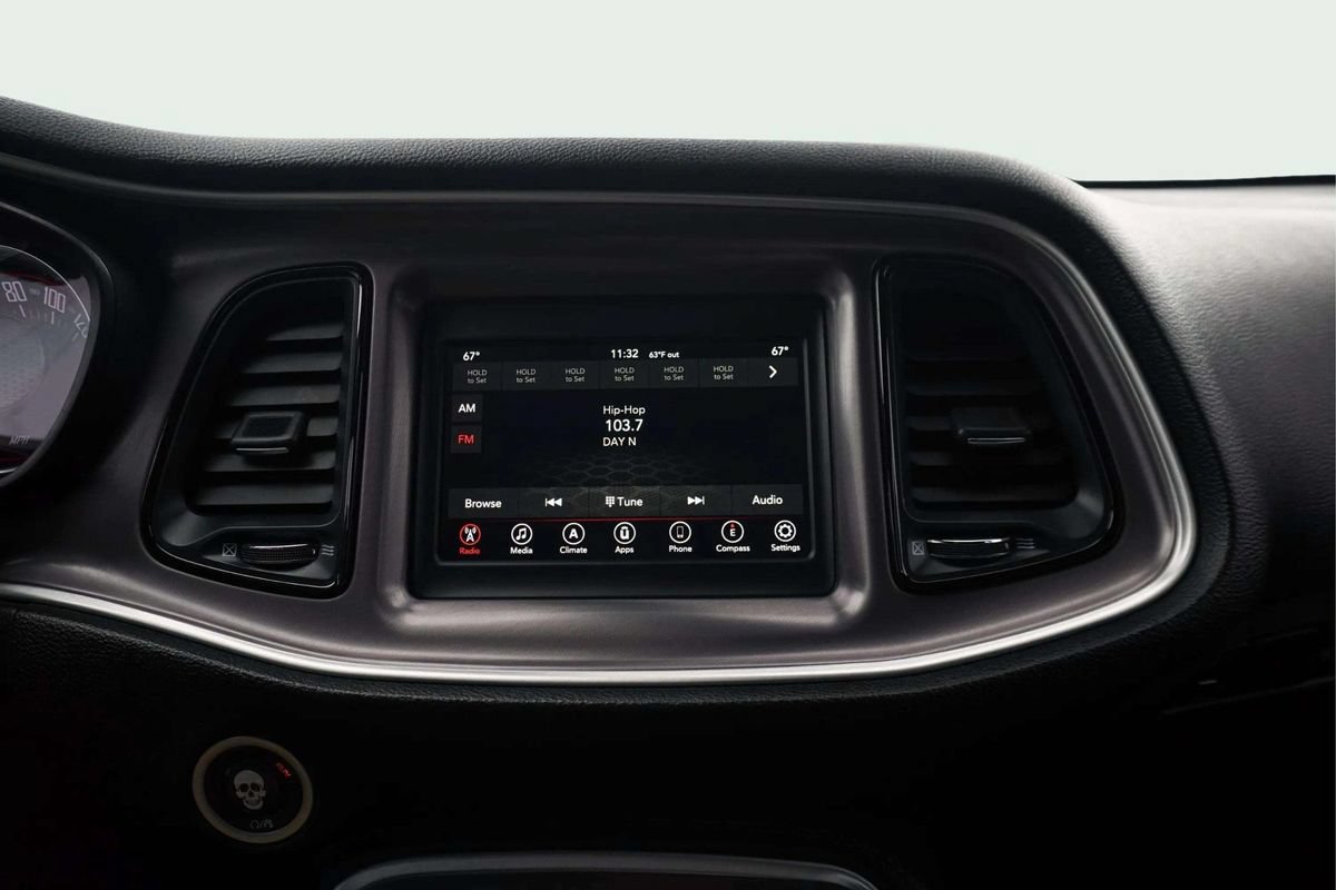 Used 2019 Dodge Challenger SXT RWD image 26