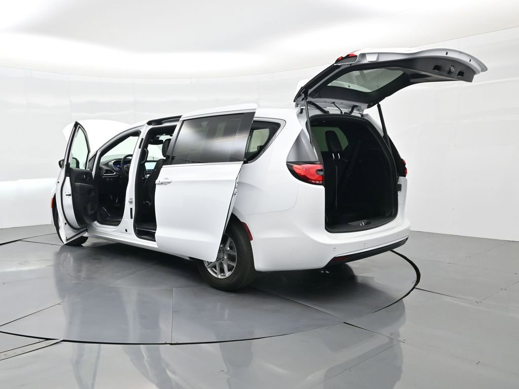 New 2026 Chrysler Pacifica Select image 33