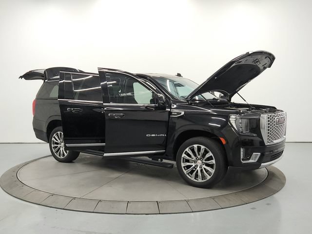 Used 2022 GMC Yukon XL Denali RWD image 9