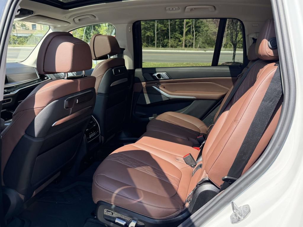 Used 2023 BMW X7 xDrive40i w/ Executive Package AWD/4WD image 13