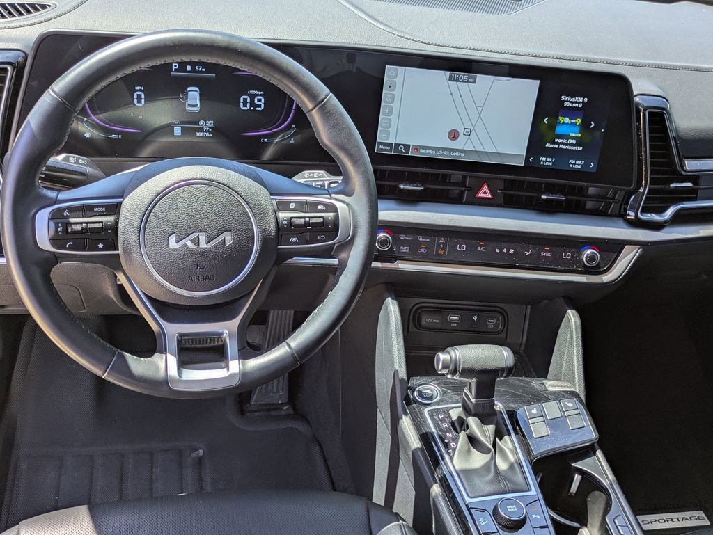 Used 2025 Kia Sportage EX FWD image 12