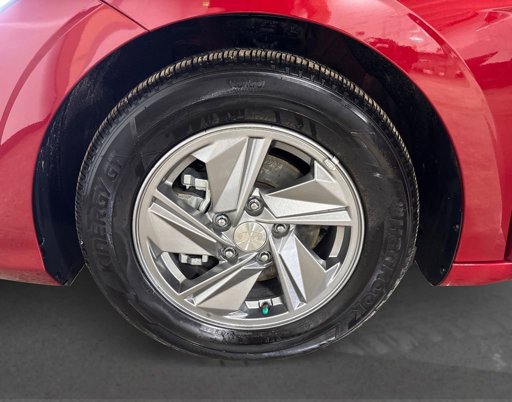 Certified 2025 Hyundai Elantra SE image 12