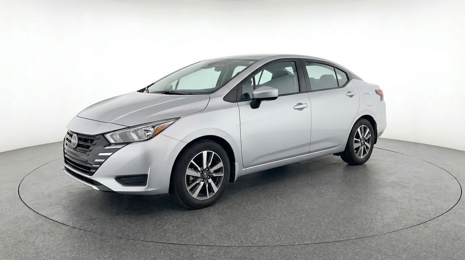 Used 2025 Nissan Versa SV image 3