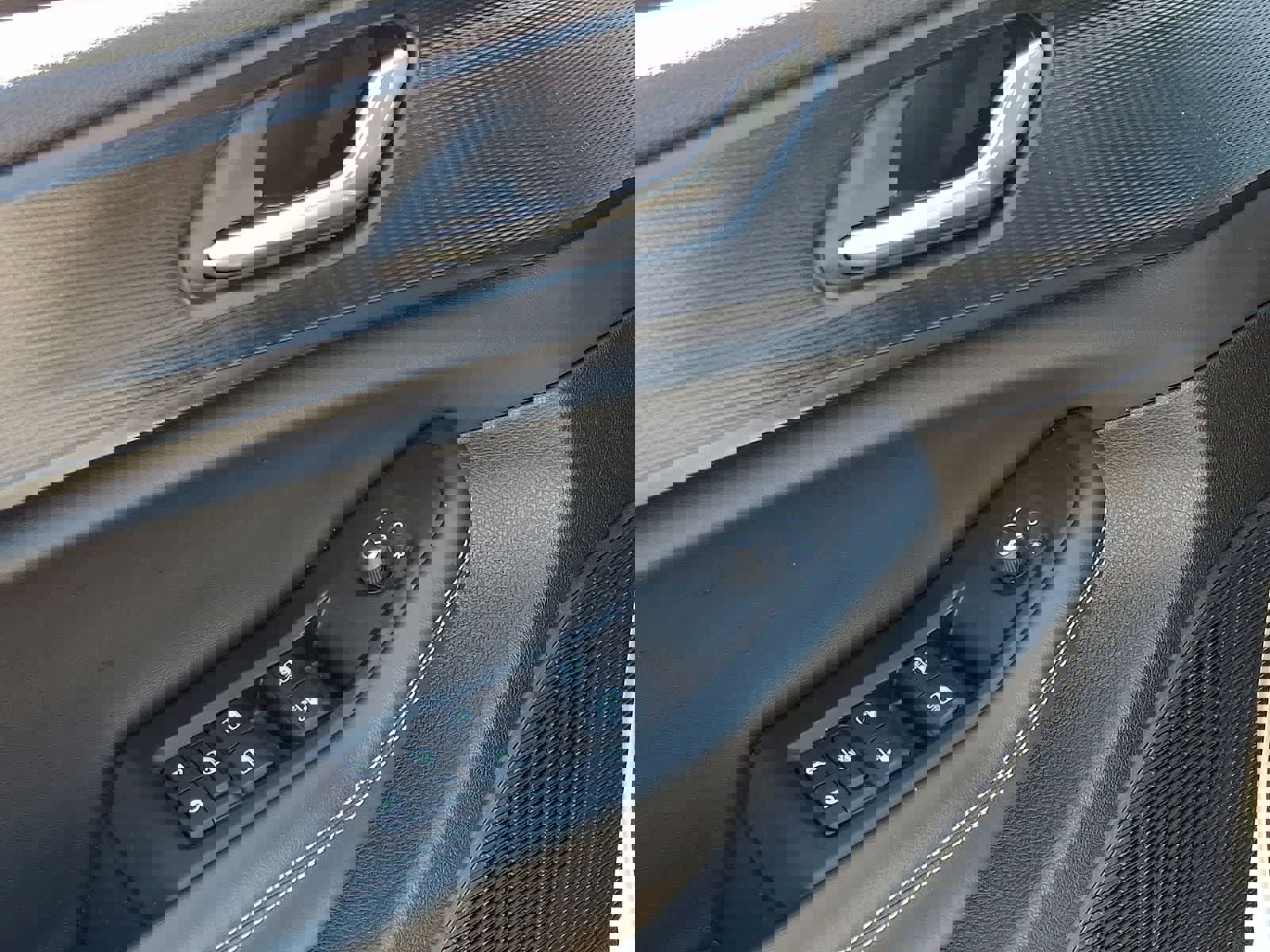 Used 2025 Jeep Grand Cherokee Altitude image 28