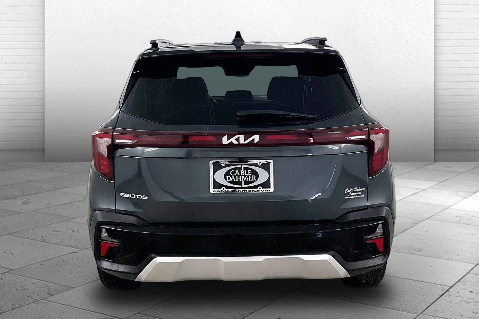 Used 2024 Kia Seltos EX FWD image 6