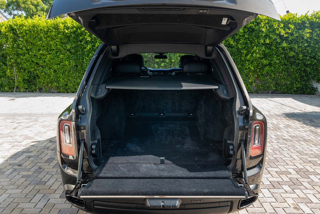 Used 2020 Rolls-Royce Cullinan Black Badge image 92