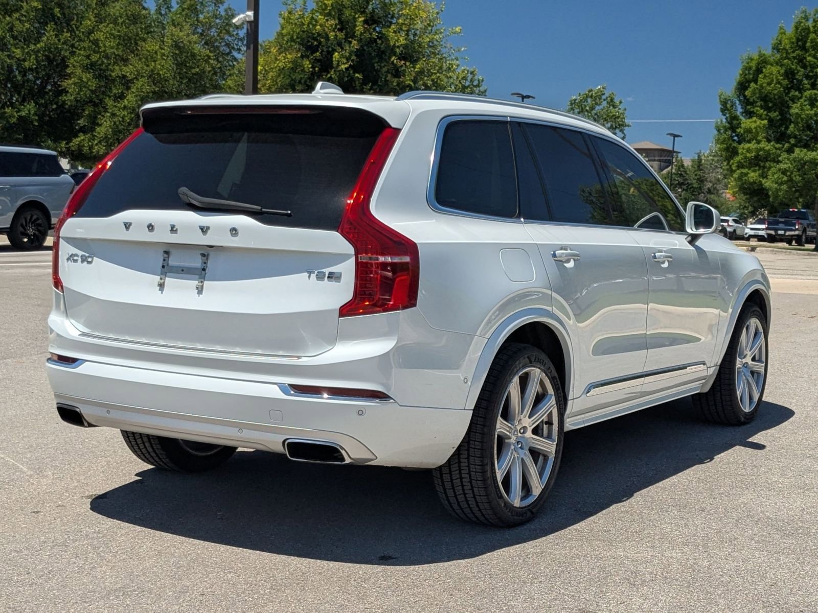 Used 2017 Volvo XC90 T8 Inscription w/ Vision Package AWD/4WD image 2