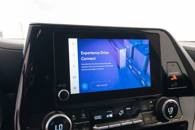 Used 2023 Toyota Highlander LE FWD image 4