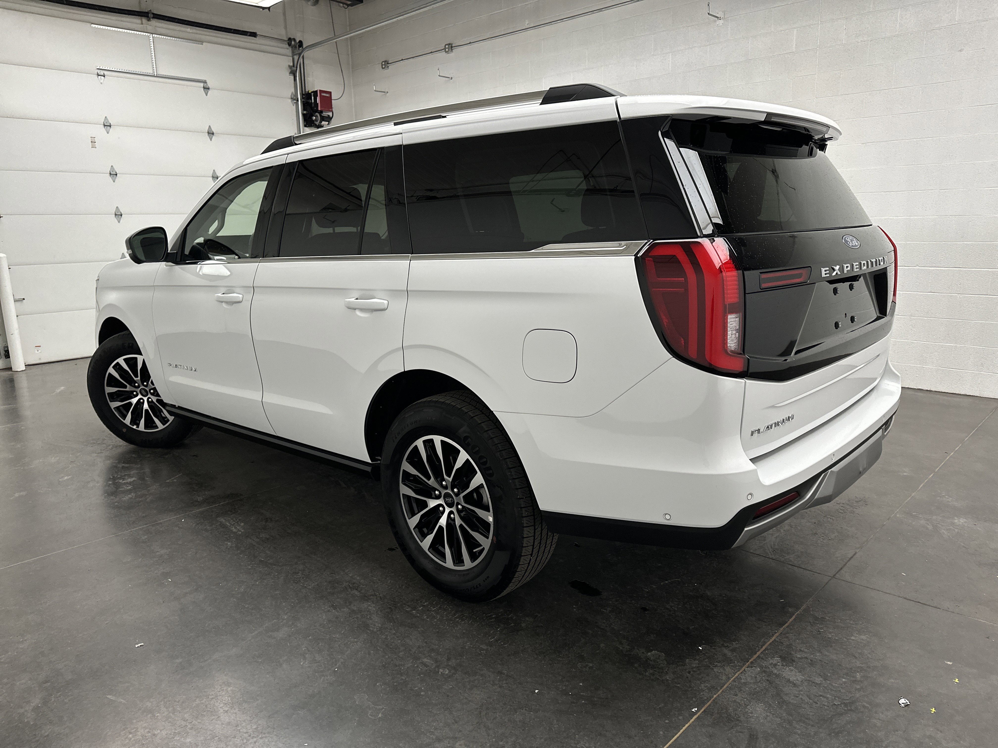 Used 2025 Ford Expedition Platinum image 8