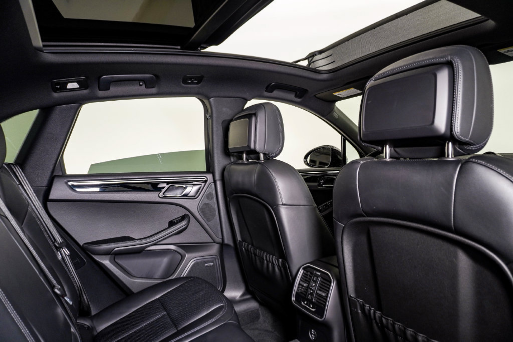 Certified 2026 Porsche Macan S AWD/4WD image 16