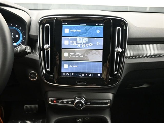 Used 2024 Volvo XC40 B5 Plus image 11