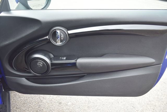 Used 2019 MINI Cooper S w/ Signature Upholstery Package image 35