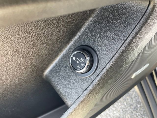 Used 2023 Chevrolet Traverse LT w/ LT Premium Package FWD image 11