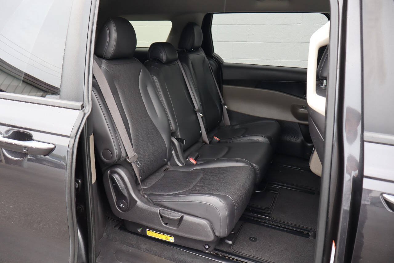 Used 2025 Kia Carnival FWD image 7