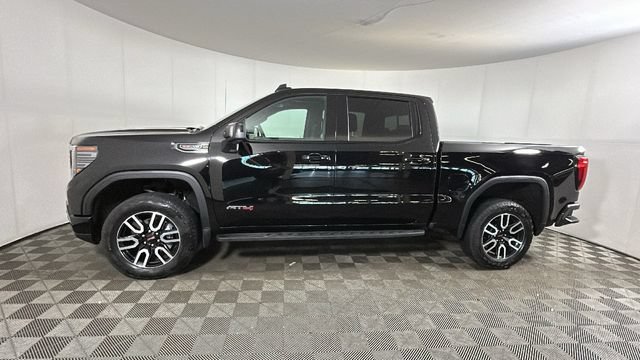 Used 2024 GMC Sierra 1500 AT4 w/ Technology Package AWD/4WD image 5