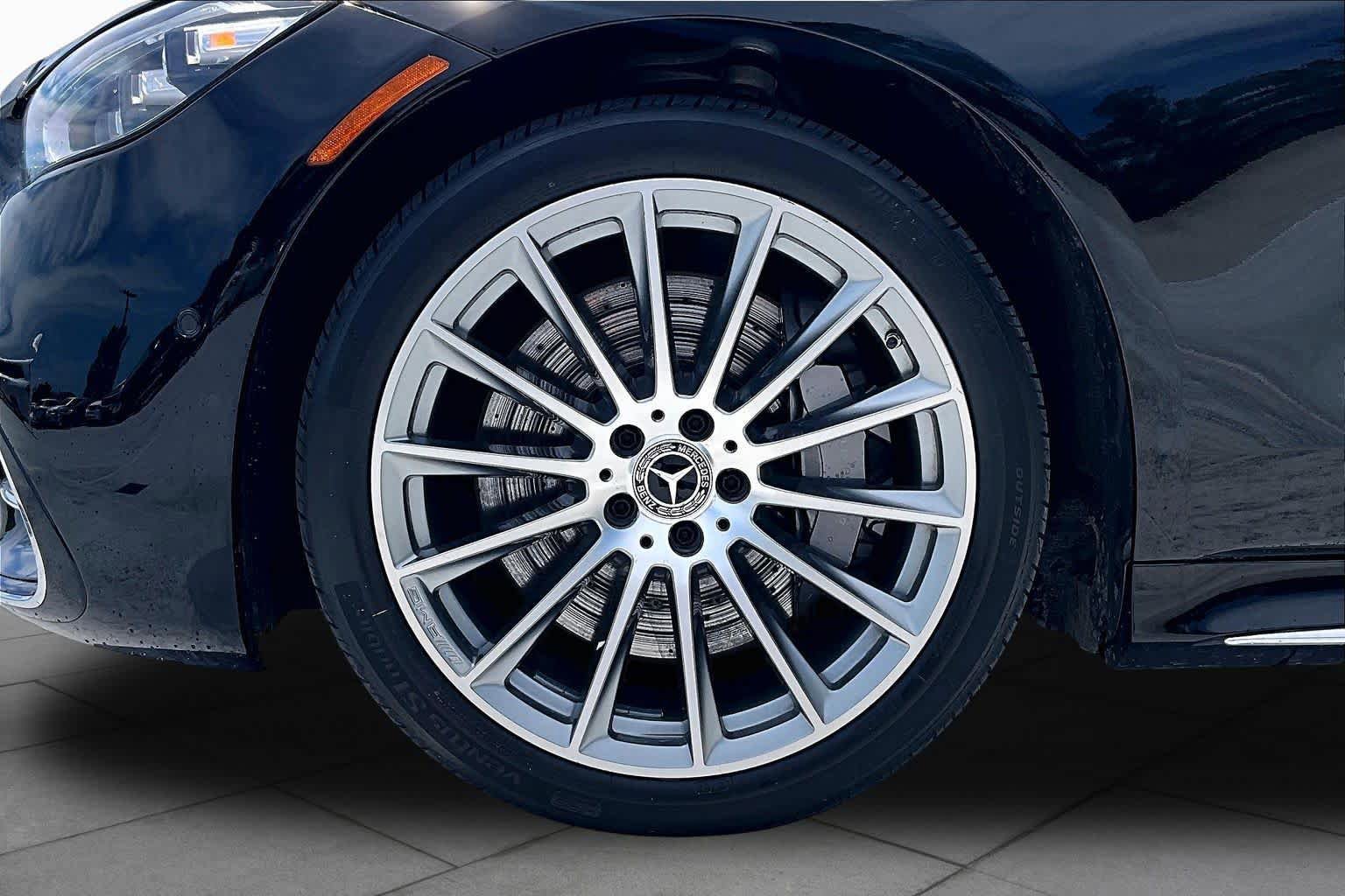 Used 2022 Mercedes-Benz S 500 4MATIC w/ AMG Line Package image 11