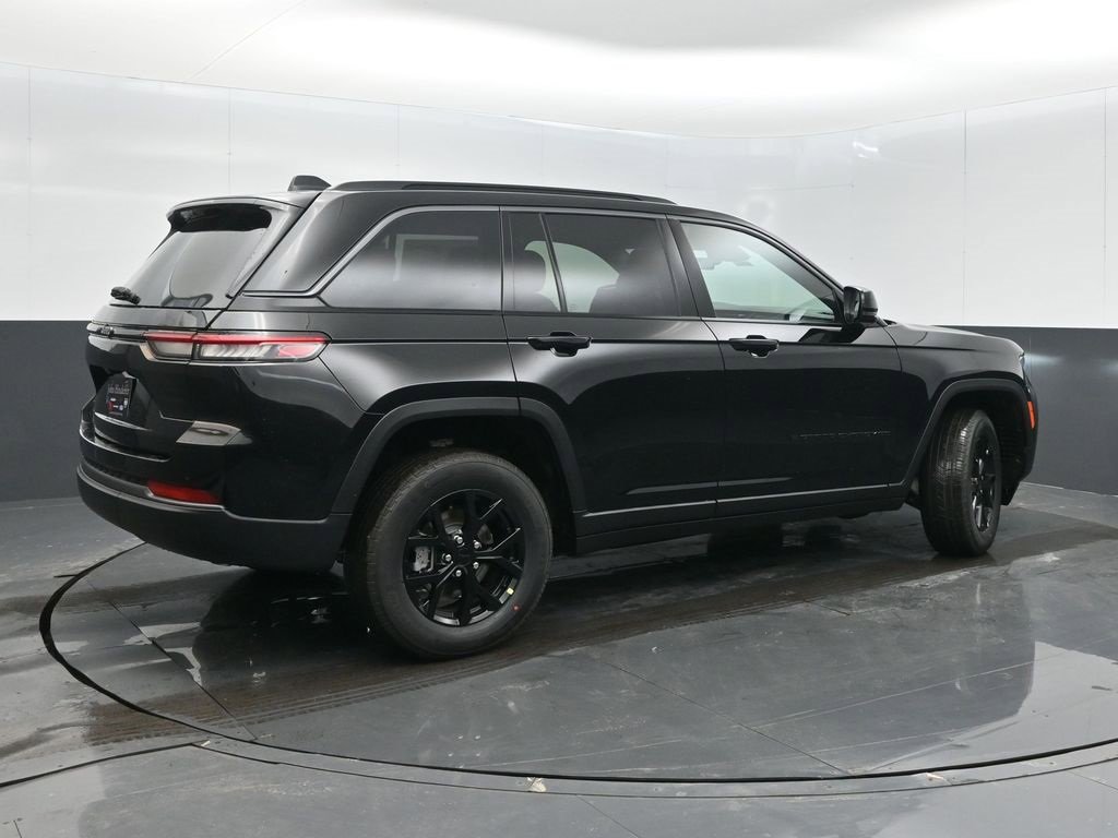 New 2026 Jeep Grand Cherokee Laredo image 7