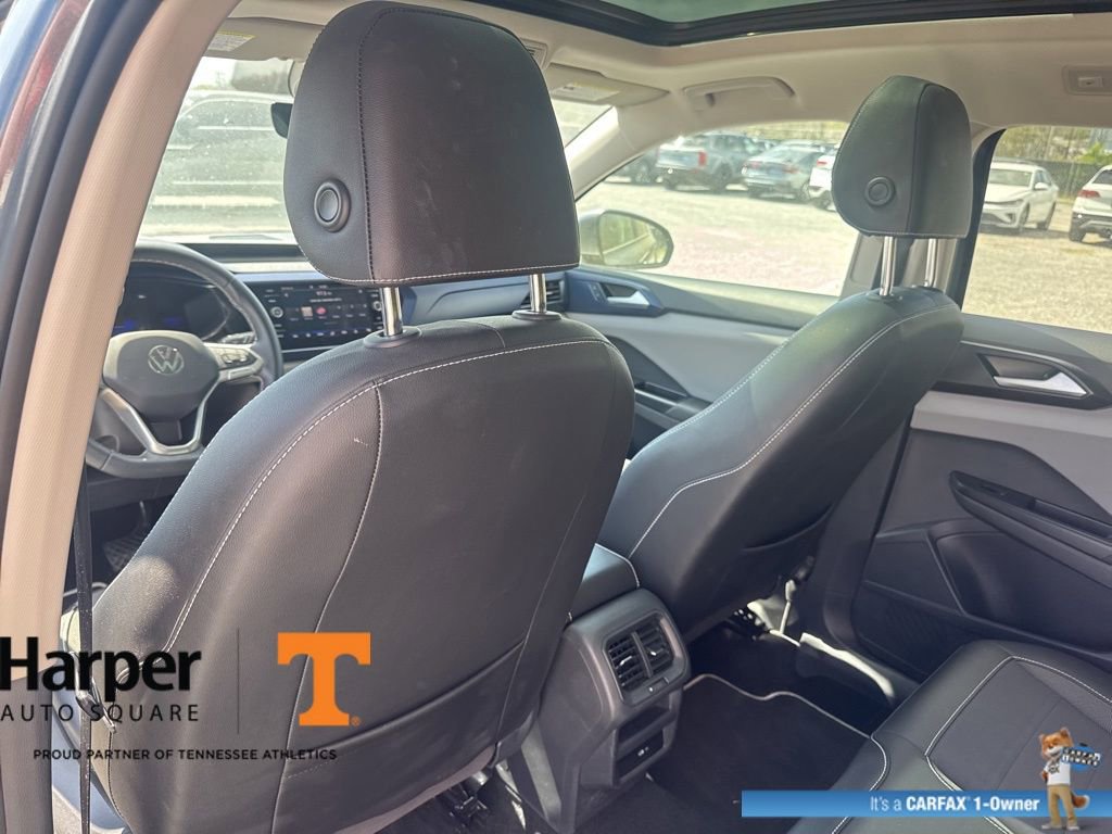Used 2023 Volkswagen Taos SE w/ Panoramic Sunroof Package image 11