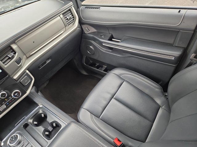 Used 2023 Ford Expedition XLT image 16