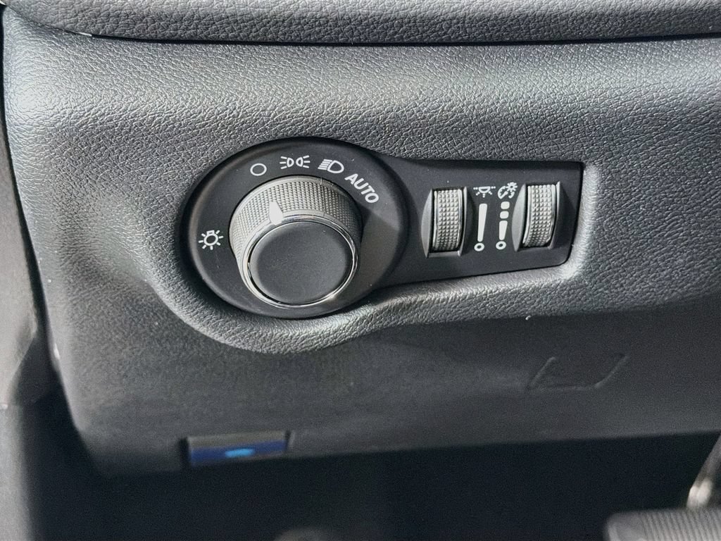 New 2027 Chrysler Pacifica Select AWD/4WD image 10