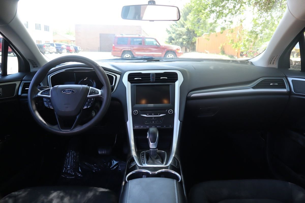 Used 2014 Ford Fusion SE FWD image 16