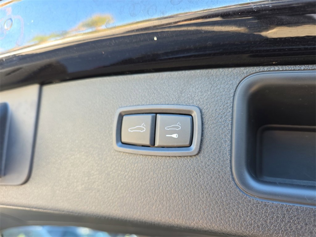 Certified 2024 Porsche Macan image 18