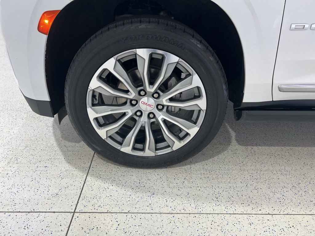 Used 2021 GMC Yukon XL Denali w/ Denali Premium Package image 31