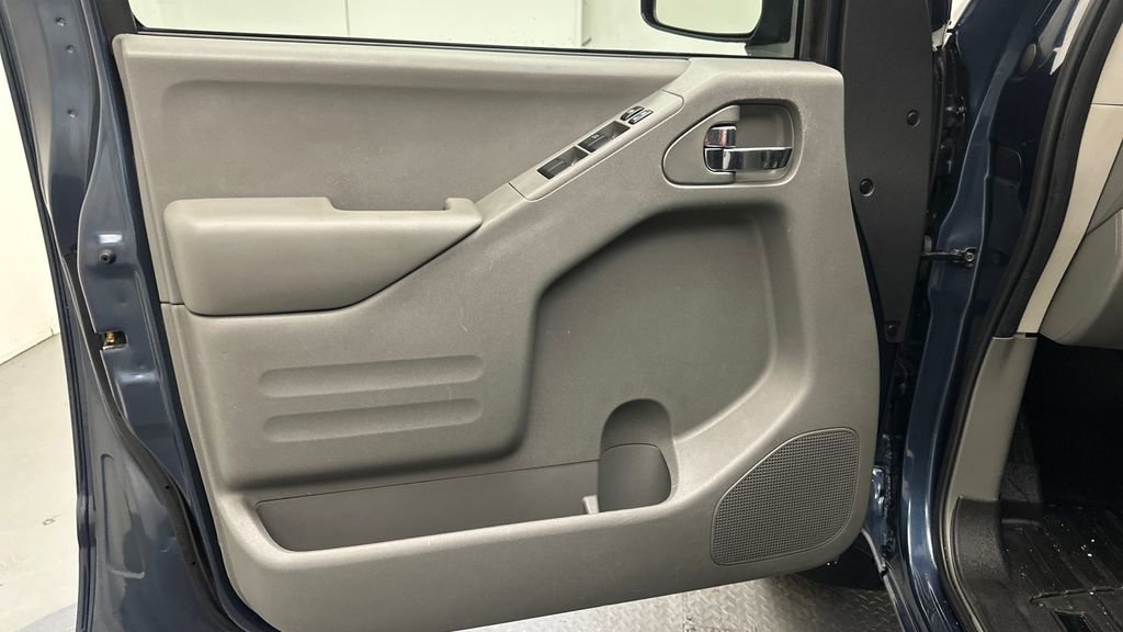 Used 2020 Nissan Frontier SV image 15