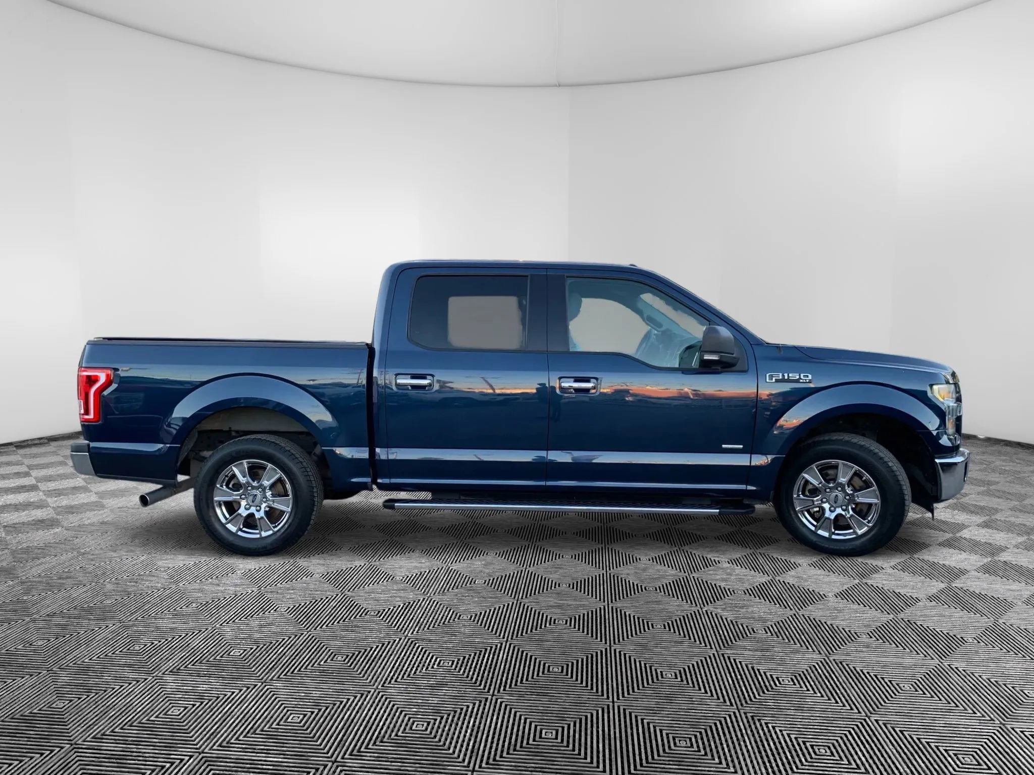 Used 2015 Ford F150 XLT w/ Equipment Group 302A Luxury image 5