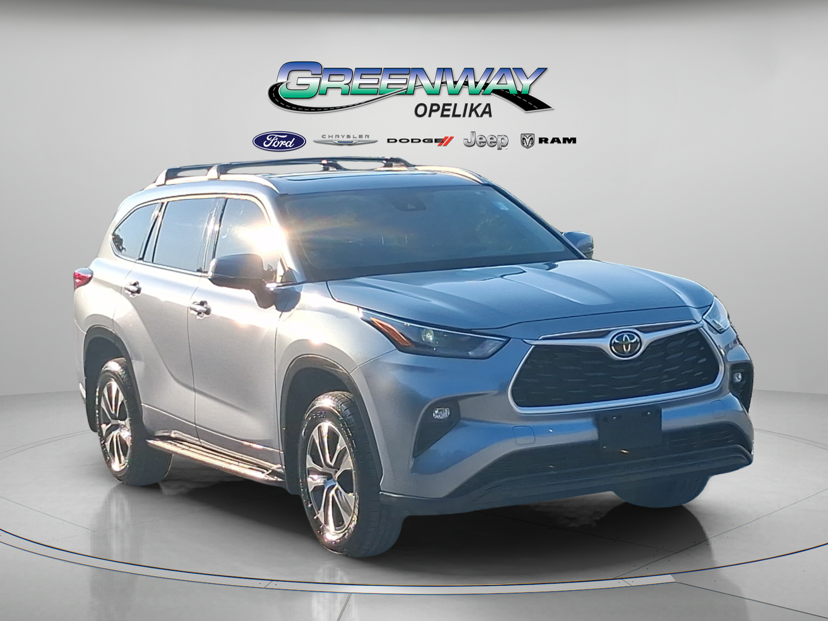 Used 2022 Toyota Highlander XLE AWD/4WD image 6