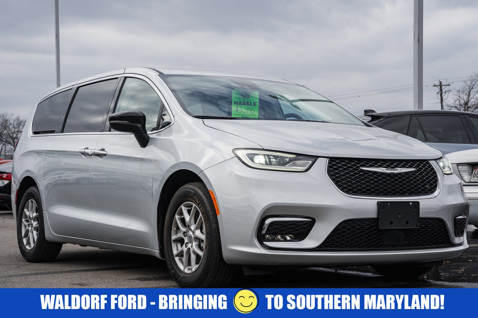 Used 2024 Chrysler Pacifica Touring-L image 1