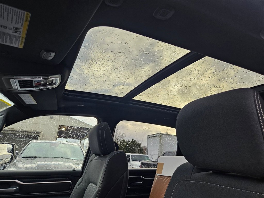 New 2026 RAM 1500 4x4 Crew Cab image 33