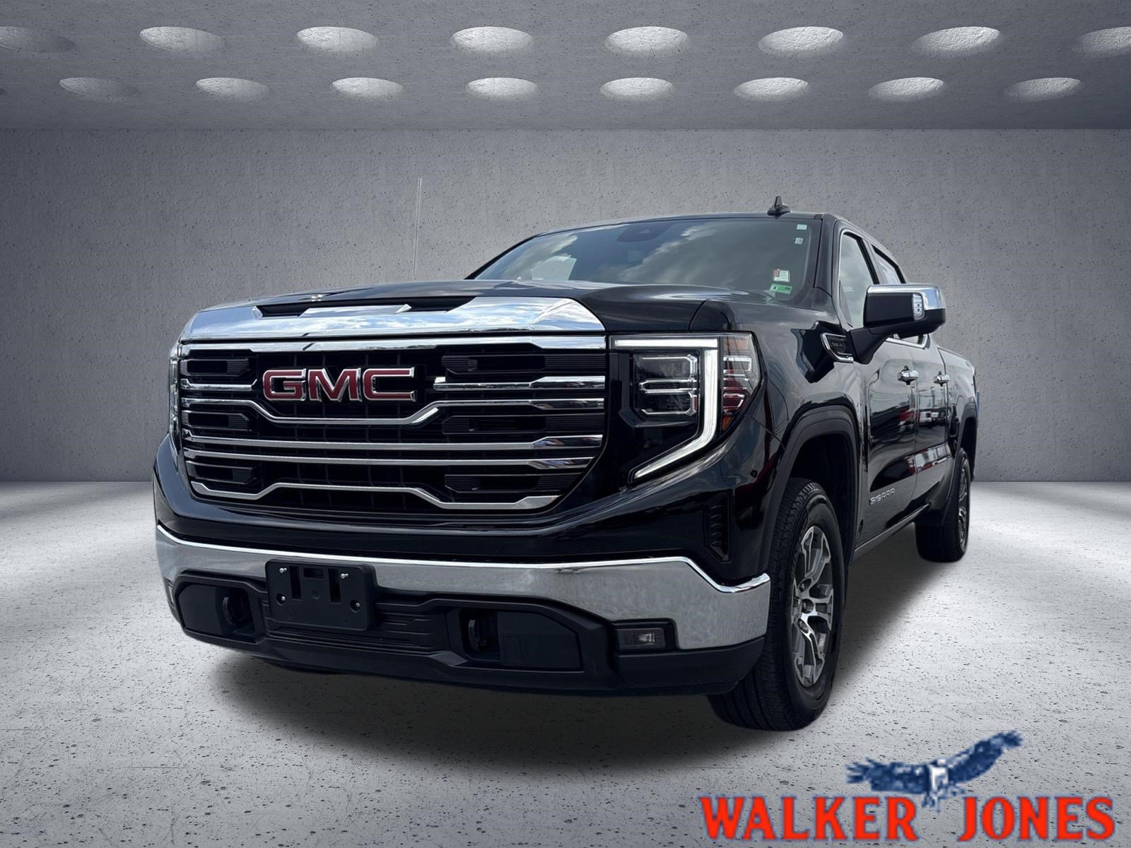 Used 2025 GMC Sierra 1500 SLT AWD/4WD image 1