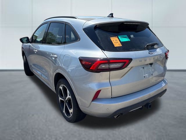 Used 2023 Ford Escape ST-Line Select w/ Tech Pack #2 AWD/4WD image 2