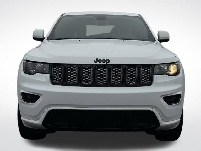 Used 2020 Jeep Grand Cherokee Altitude image 3