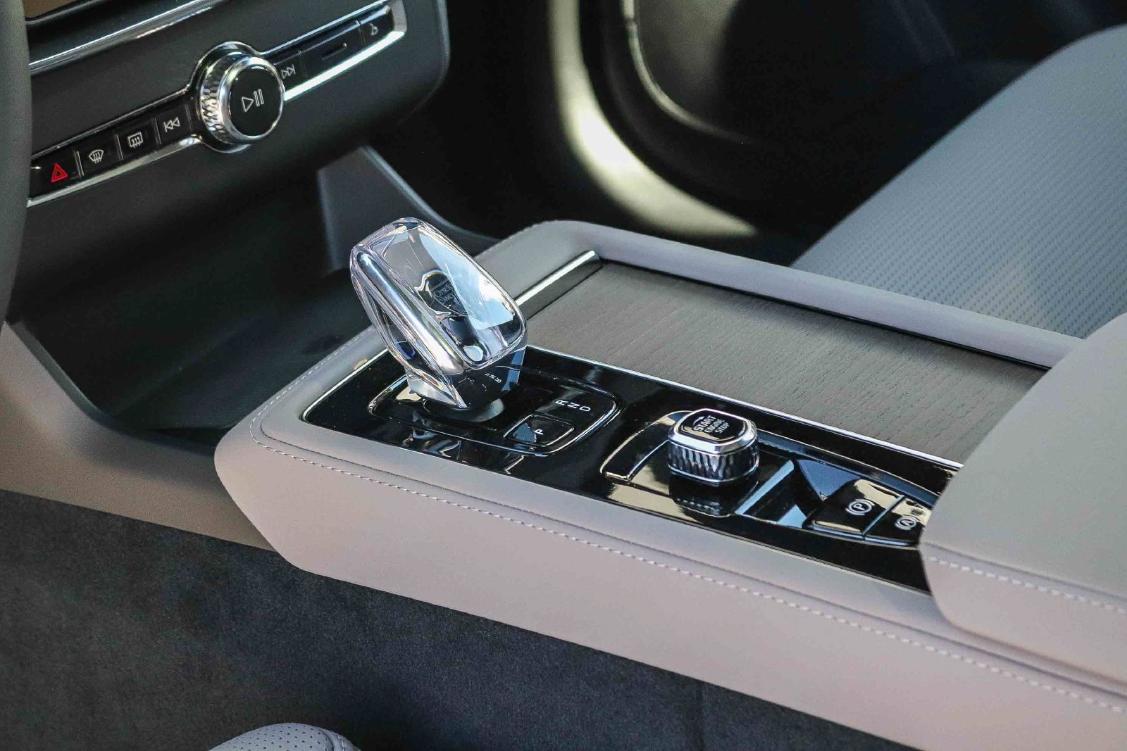 New 2027 Volvo XC90 B6 Ultra AWD/4WD image 19